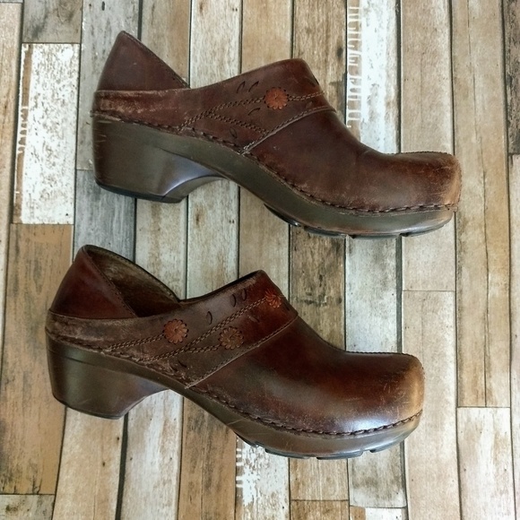 dansko summer shoes